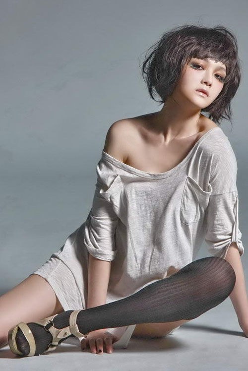 大s翘臀拍性感写真 裸半肩穿网袜姿势撩人